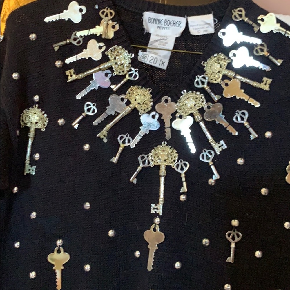 Key Sweater - Picture 3 of 3